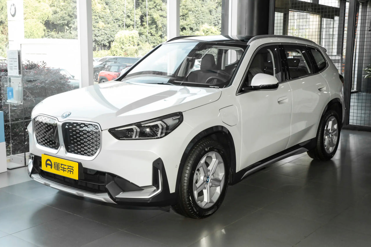 Автомобиль BMW iХ1 (2026)