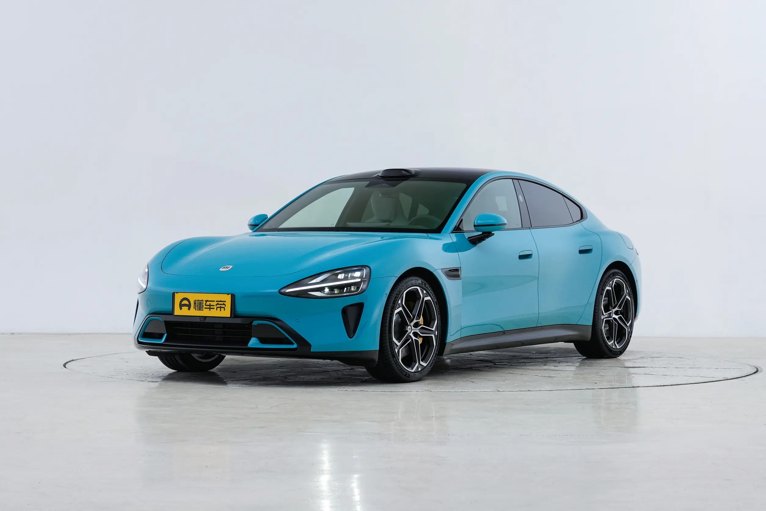 Автомобиль Xiaomi SU 7 (2024)