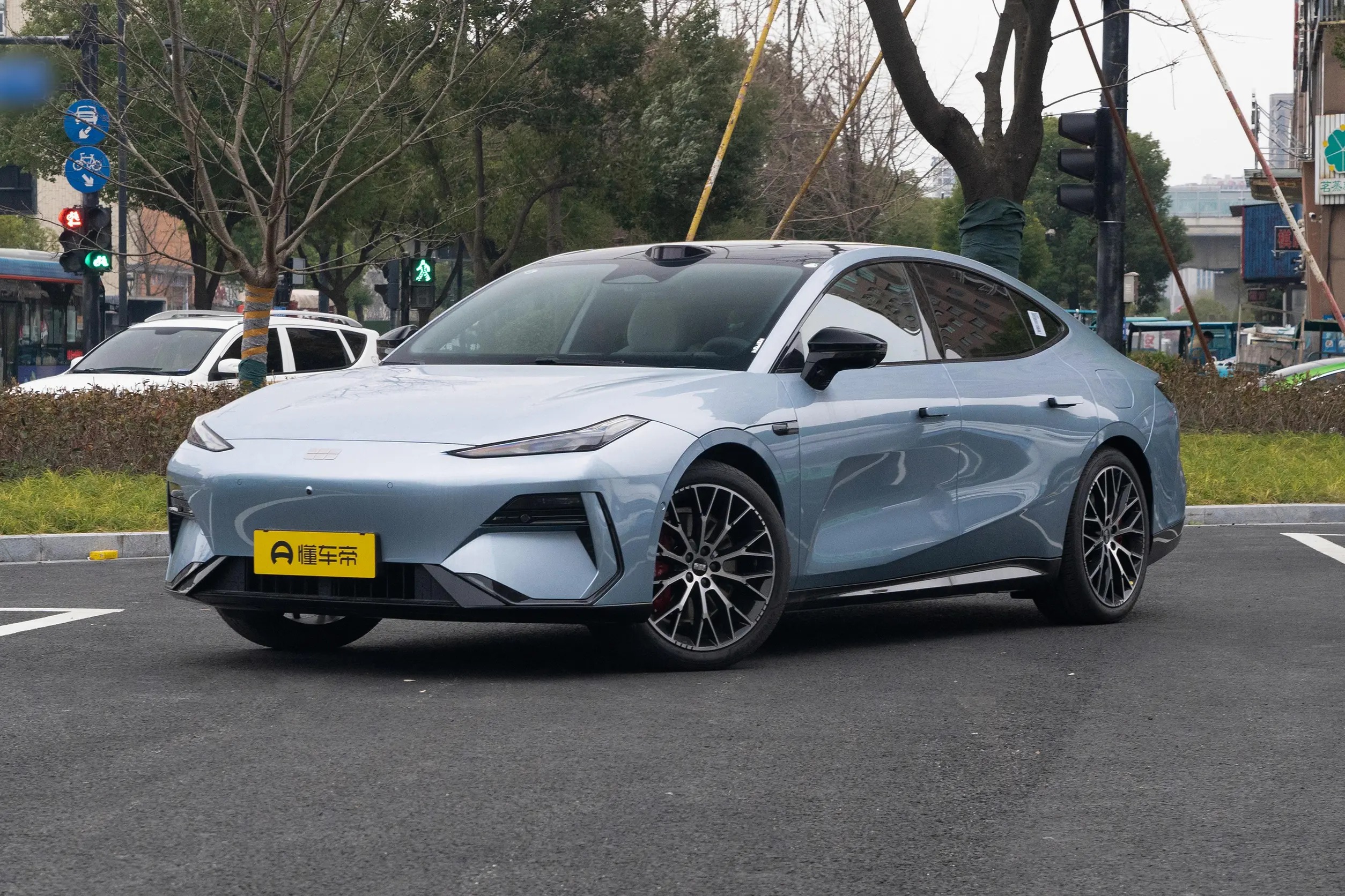  Galaxy E8