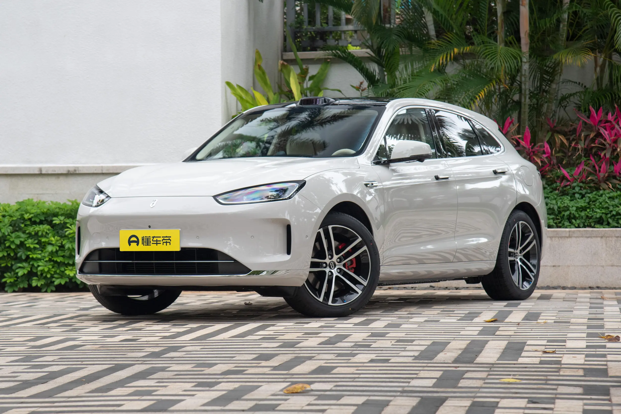 AITO M5 EV