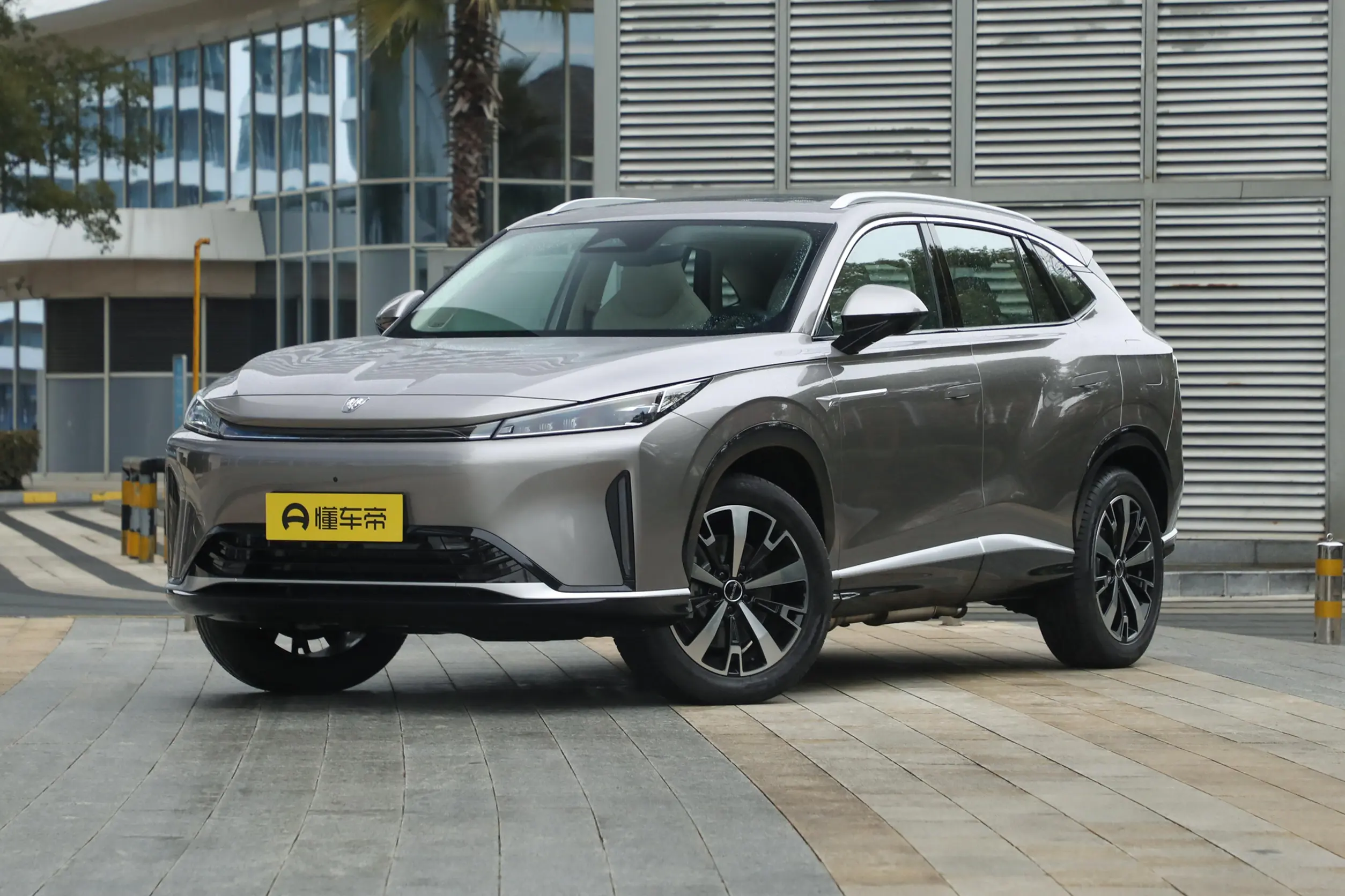 Roewe D5X DMH