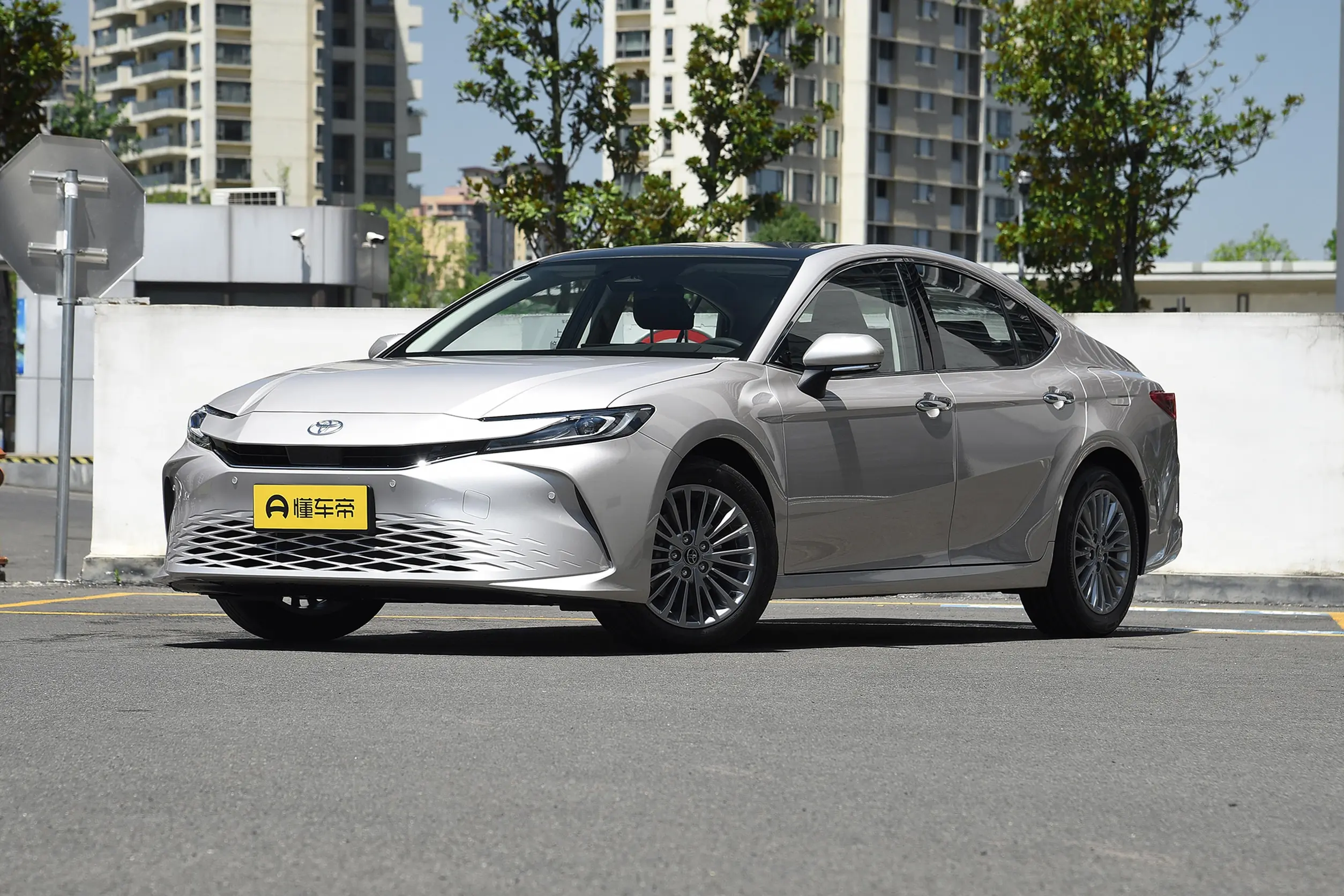 Toyota Camry ( Hybrid )