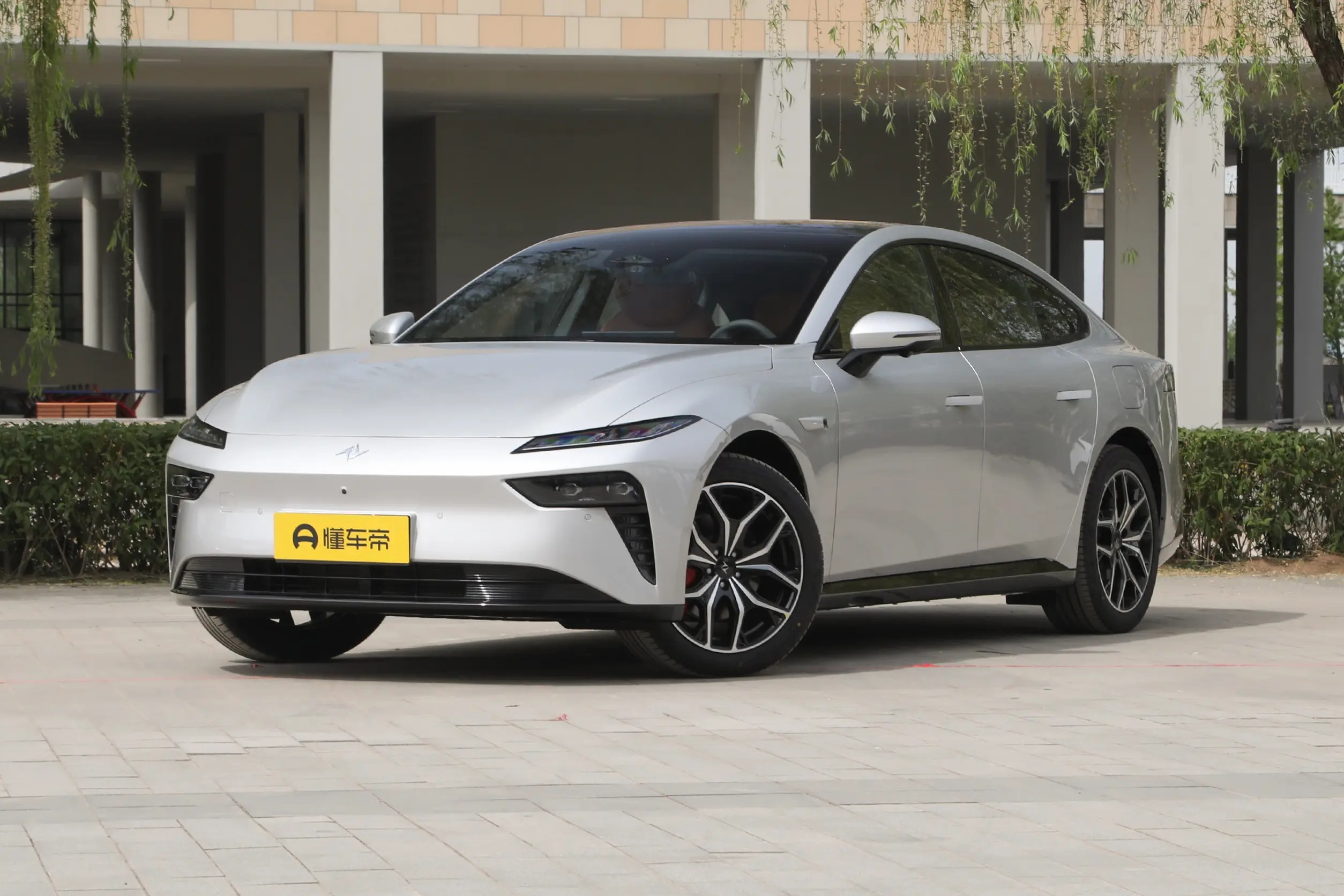 Электромобиль Dongfeng eπ007 EV (2026)