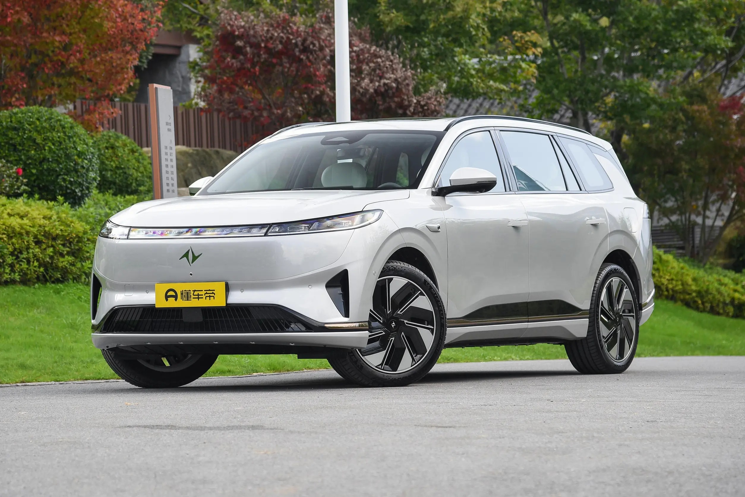 Автомобиль Dongfeng Dongfeng eπ008 Hybrid (2026)