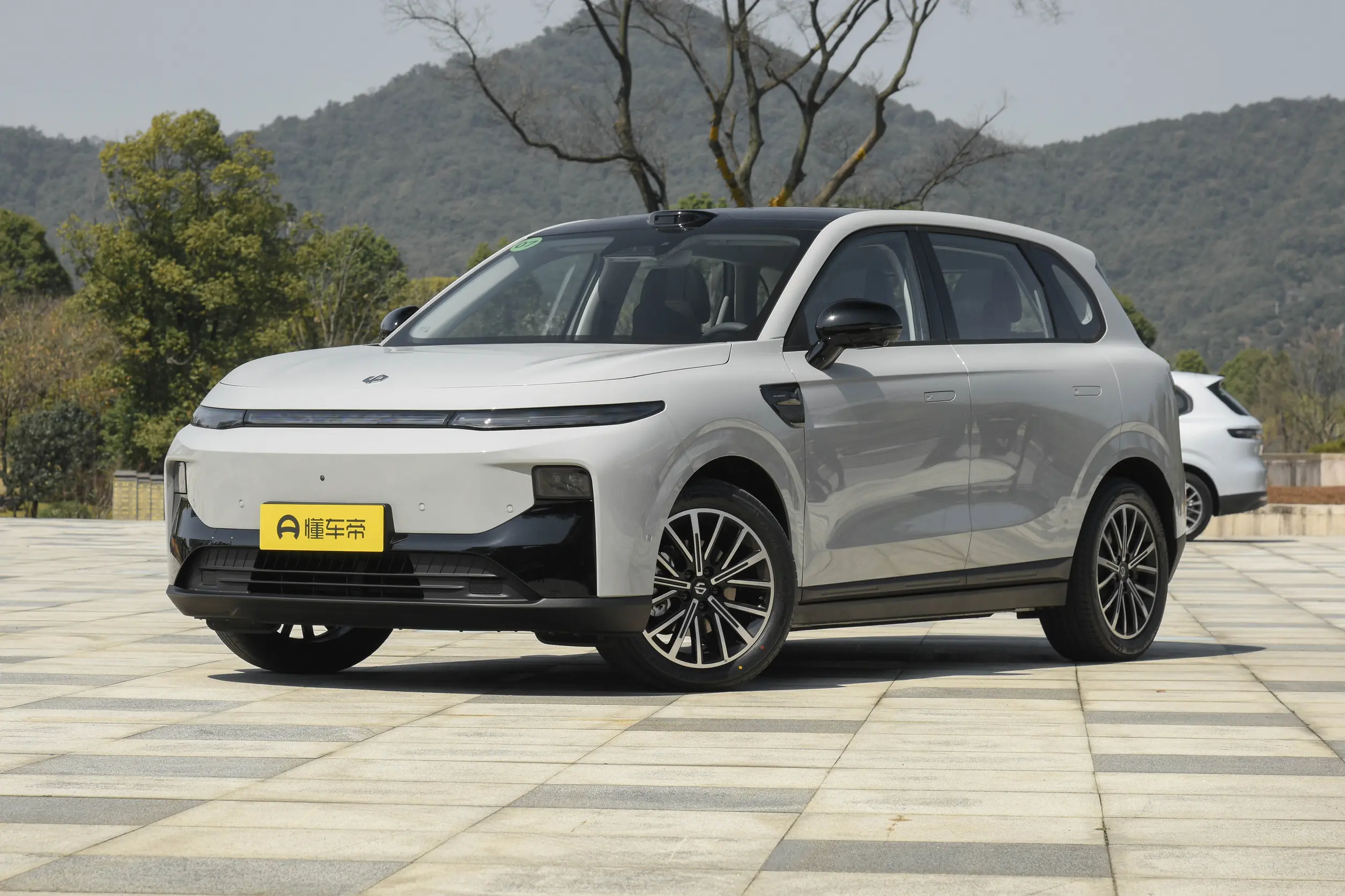 Автомобиль Leapmotor B10 (2026)