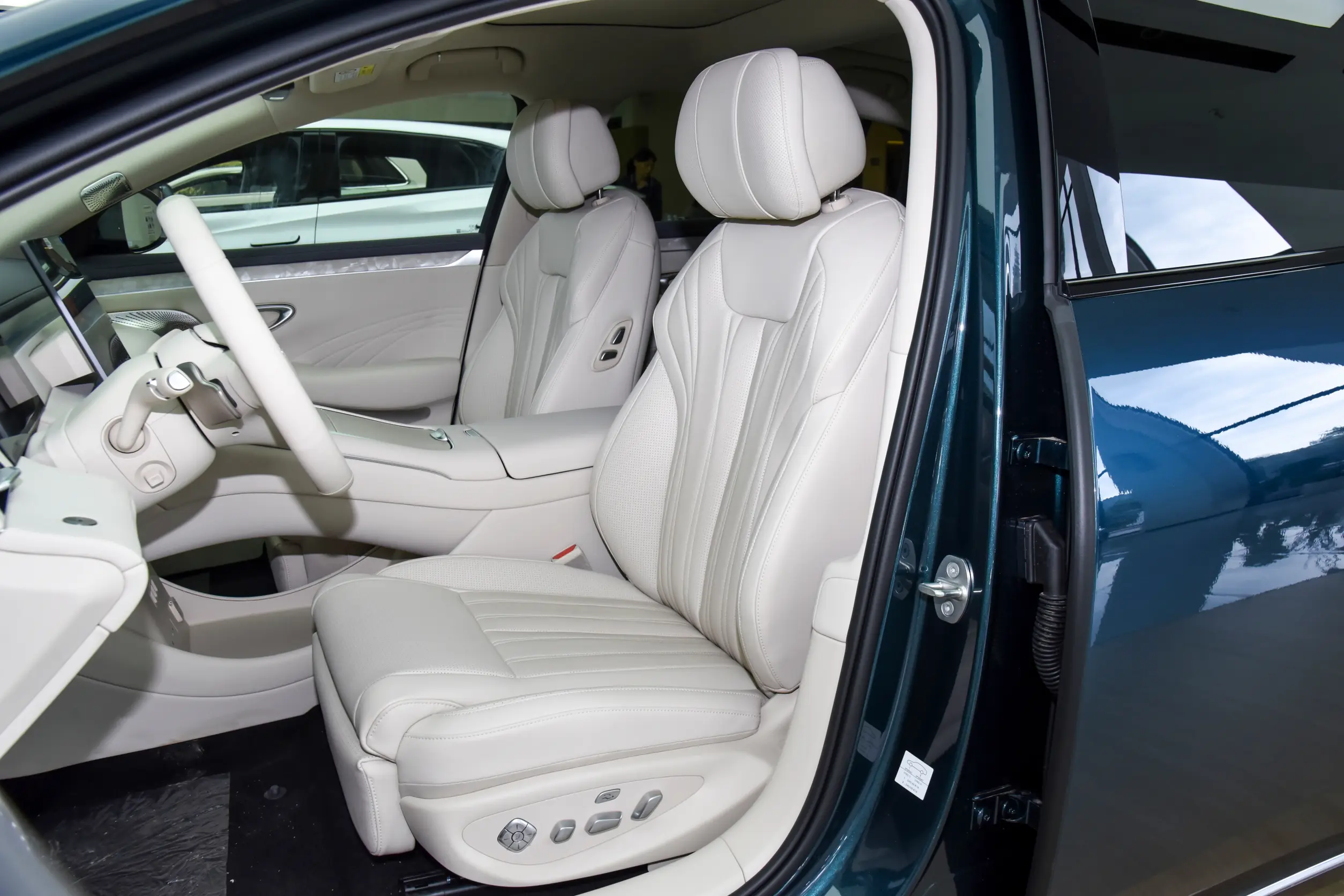  BYD Seal 08 Hybrid