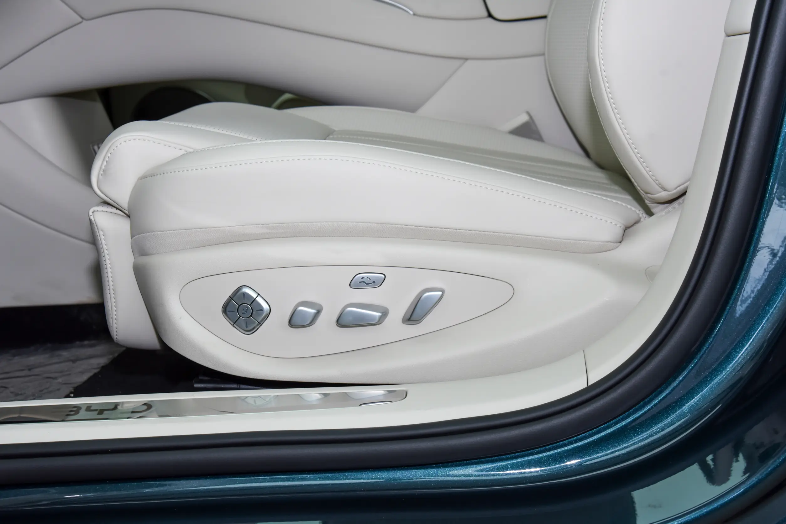  BYD Seal 08 Hybrid