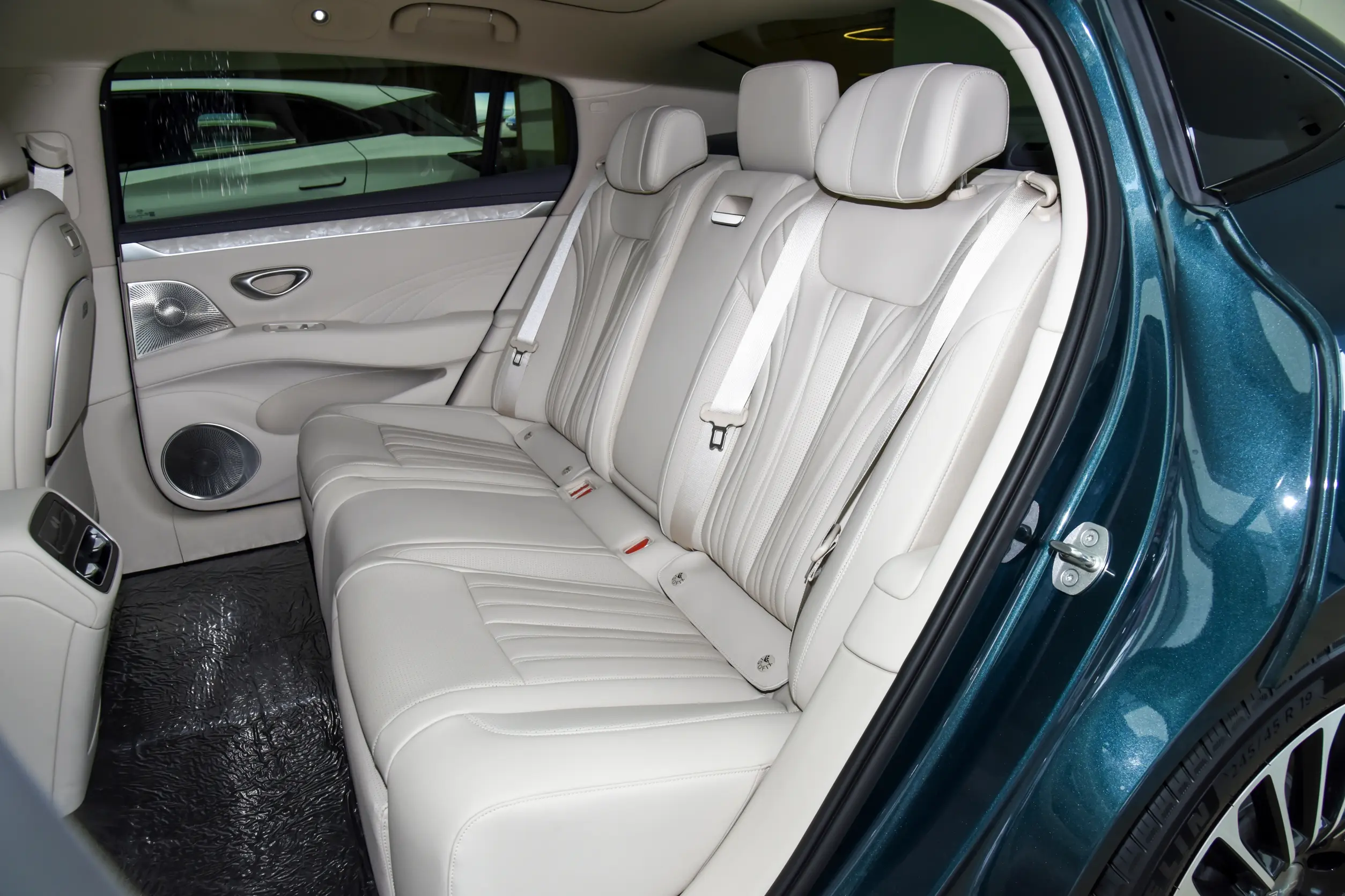  BYD Seal 08 Hybrid