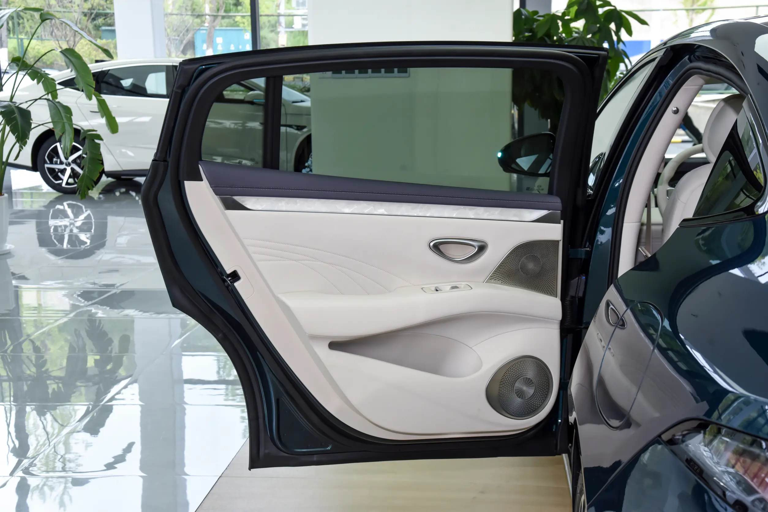  BYD Seal 08 Hybrid
