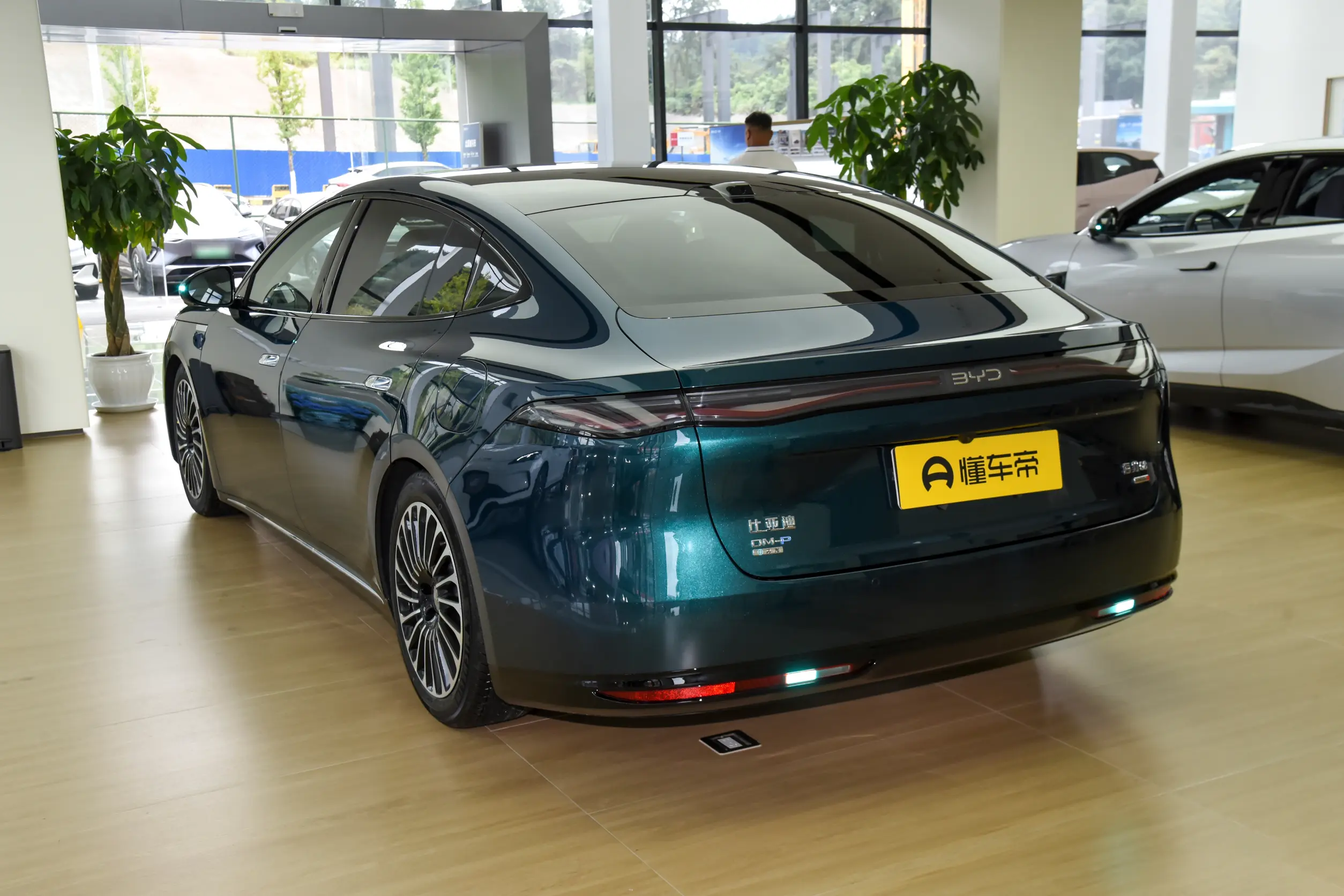  BYD Seal 08 Hybrid