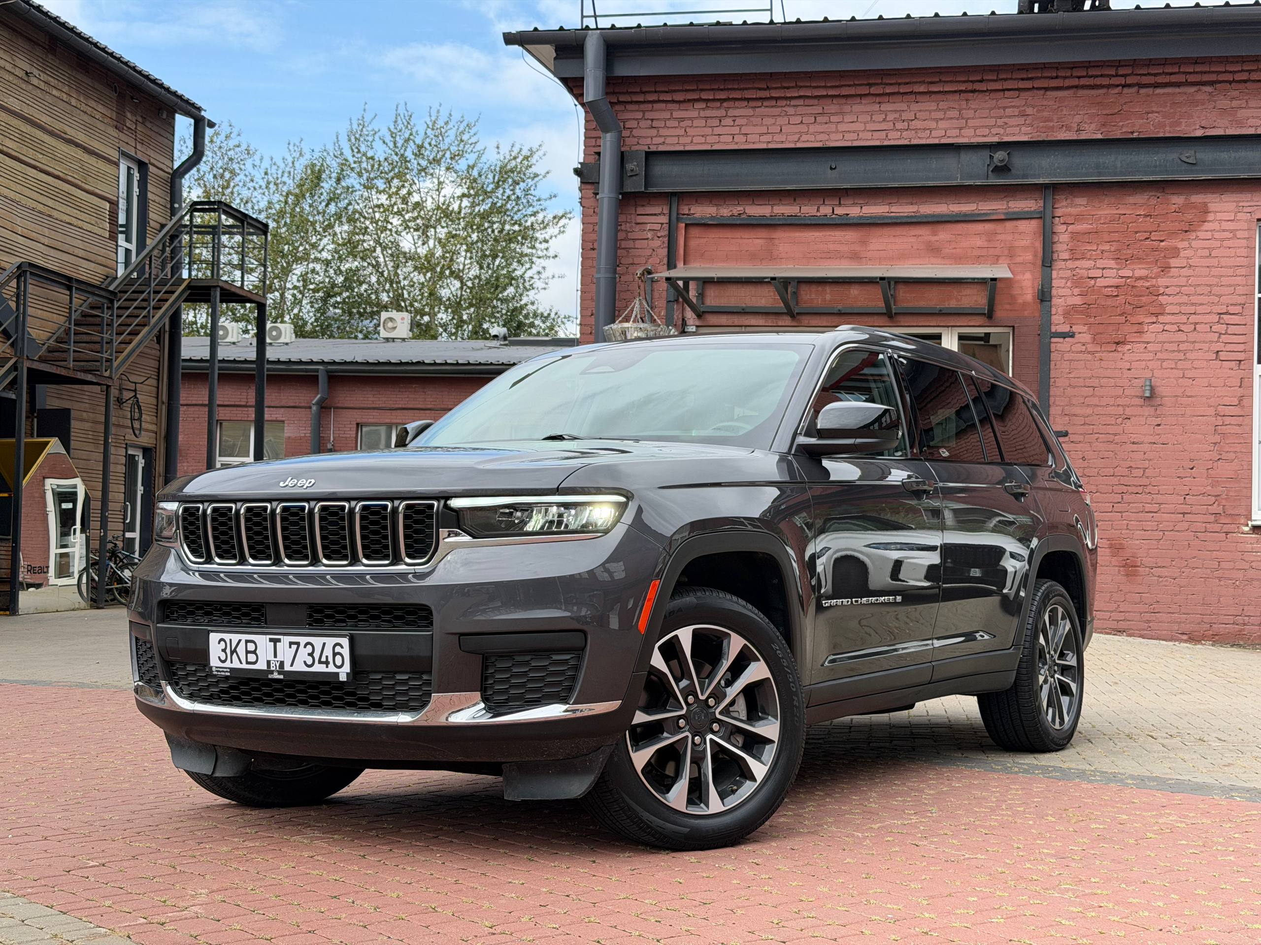 JEEP GRAND CHEROKEE L LAREDO В НАЛИЧИИ В МИНСКЕ