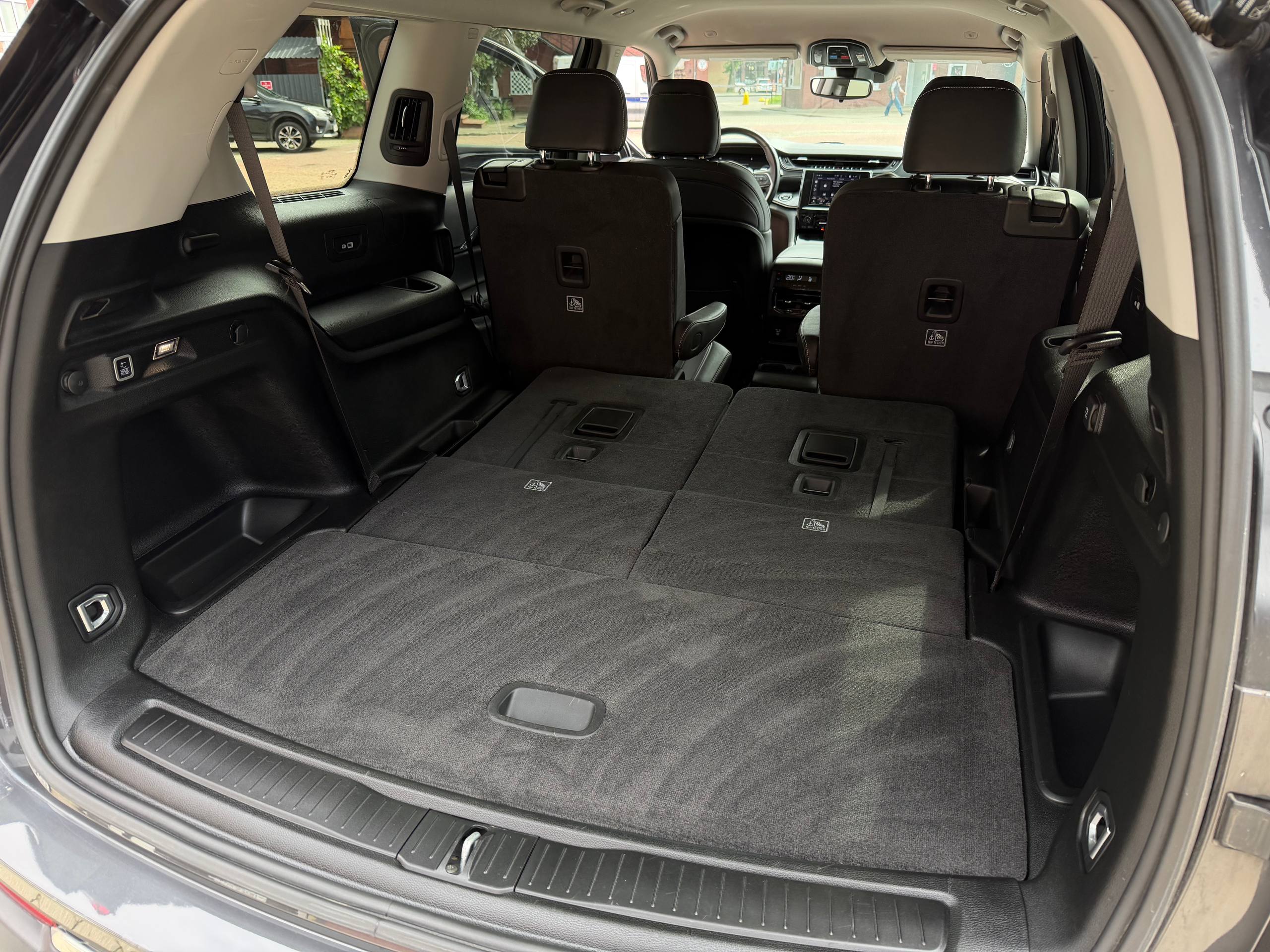  JEEP GRAND CHEROKEE L LAREDO В НАЛИЧИИ В МИНСКЕ