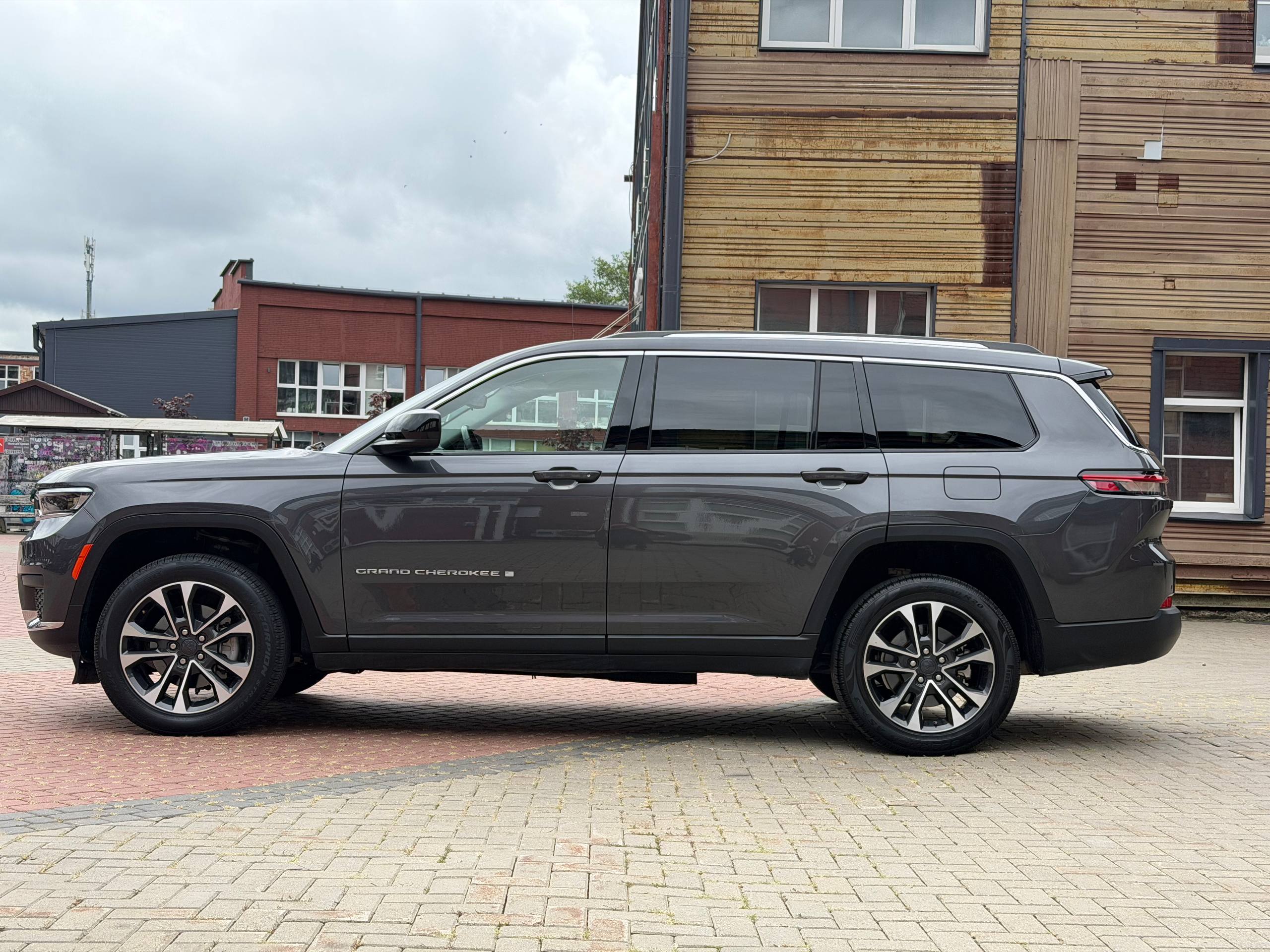  JEEP GRAND CHEROKEE L LAREDO В НАЛИЧИИ В МИНСКЕ