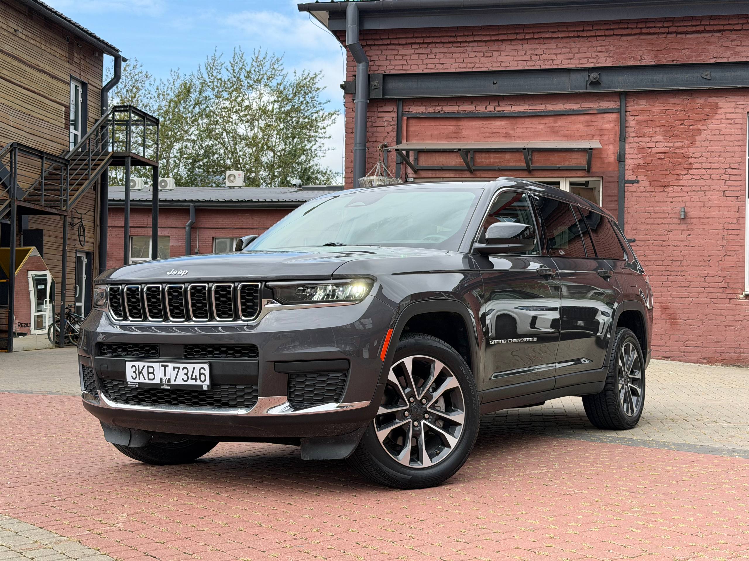 Автомобиль Jeep JEEP GRAND CHEROKEE L LAREDO В НАЛИЧИИ В МИНСКЕ (2022)