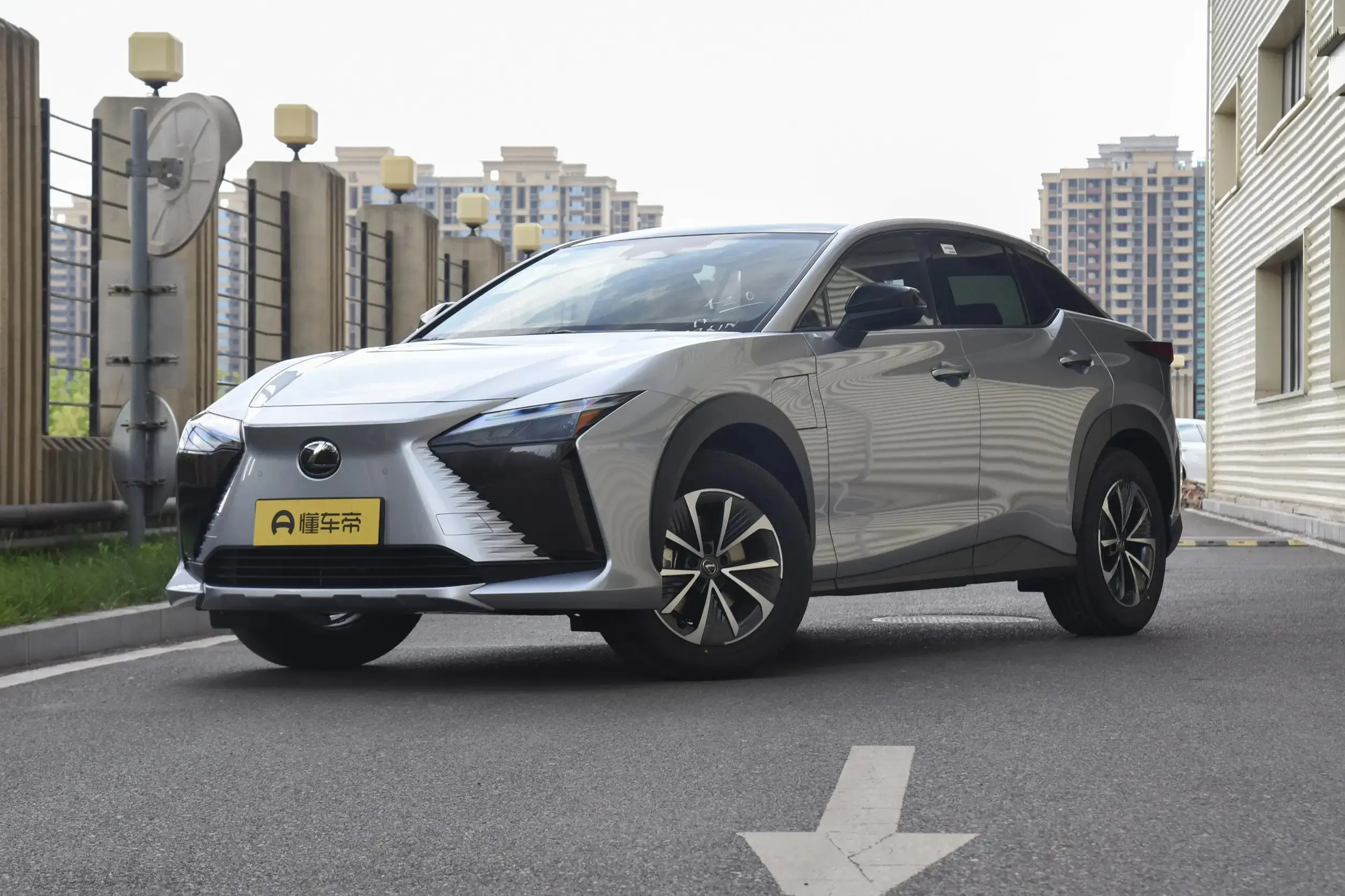 Lexus RZ