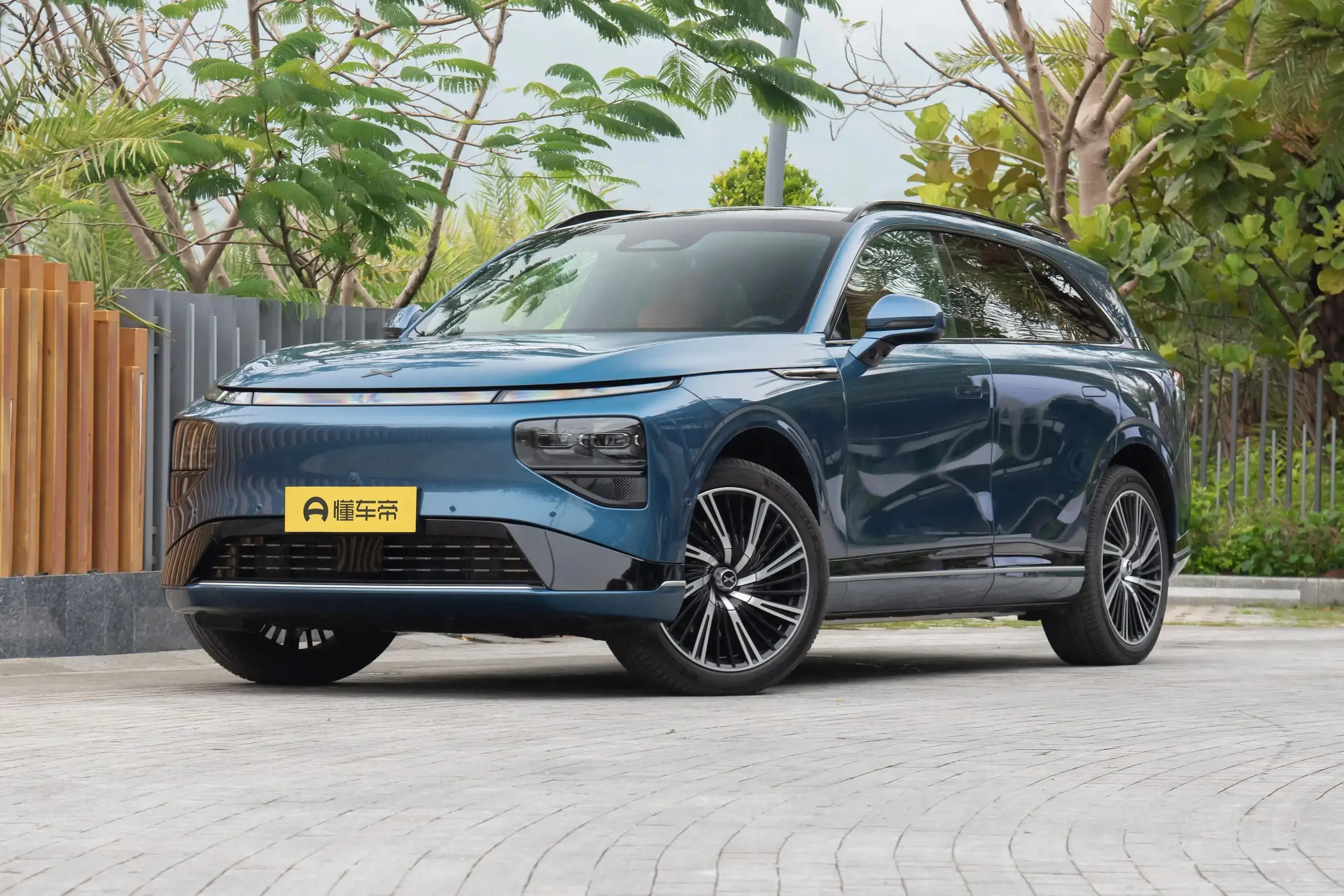 Xpeng G9