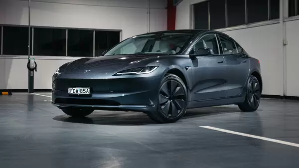 2024-tesla-model-3-performance-s