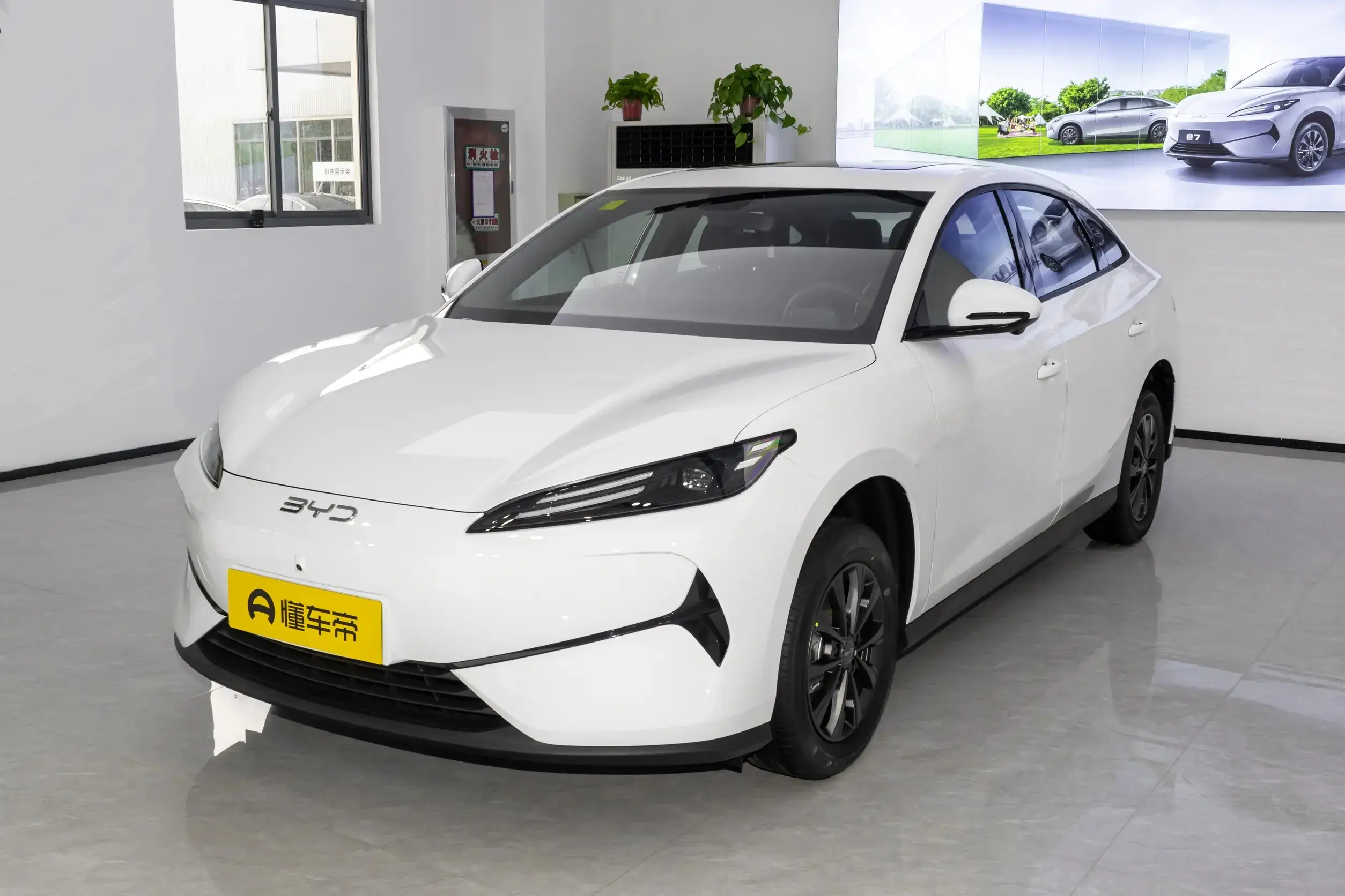 BYD e7